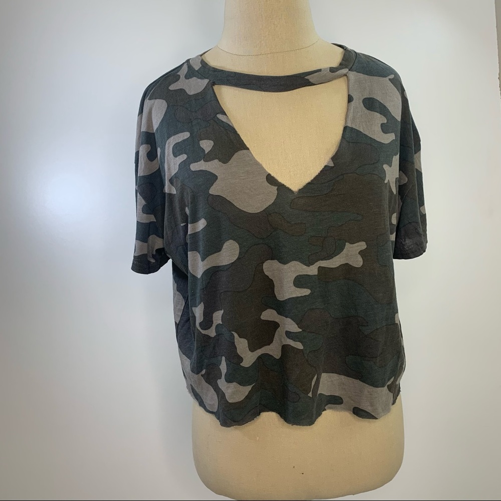 Y2k camu choker short sleeve top small